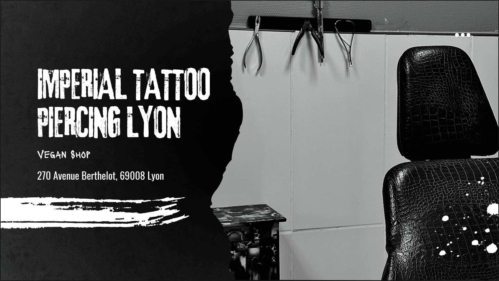 Tatoueur en action